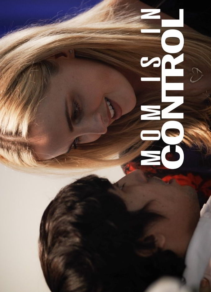 У мамы под контролем (2023)